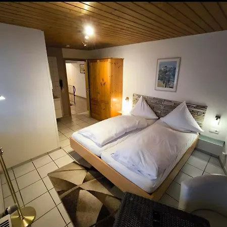 Πανσιόν Im Charme Der 90er