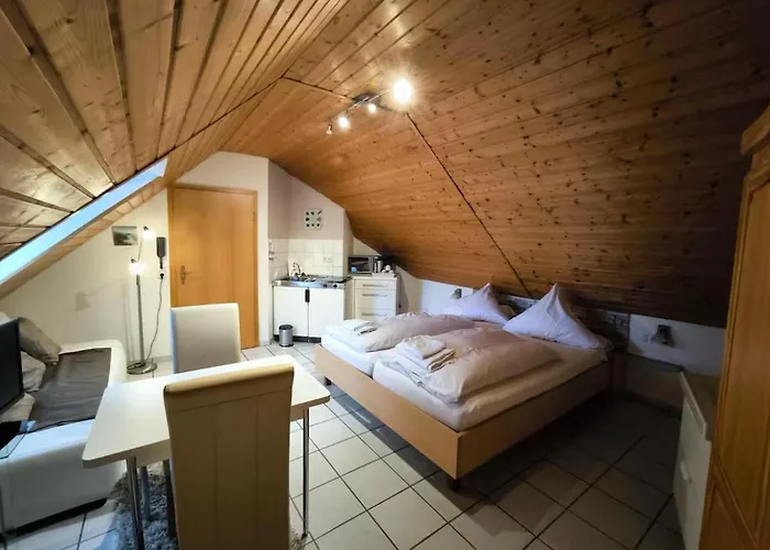 Im Charme Der 90er Pensión